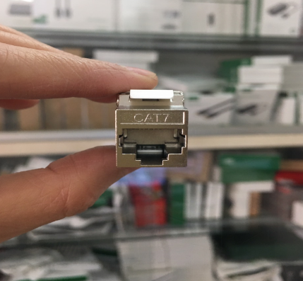 Nhân mạng RJ45 Cat7 âm tường không cần tool Ugreen 30858 - 10Gbps